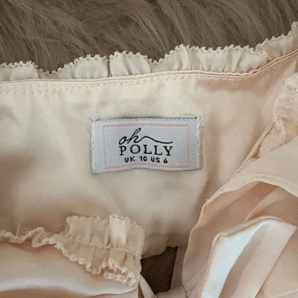 Elegant Cream Ruffle Intimate Set - Picture 2 of 11